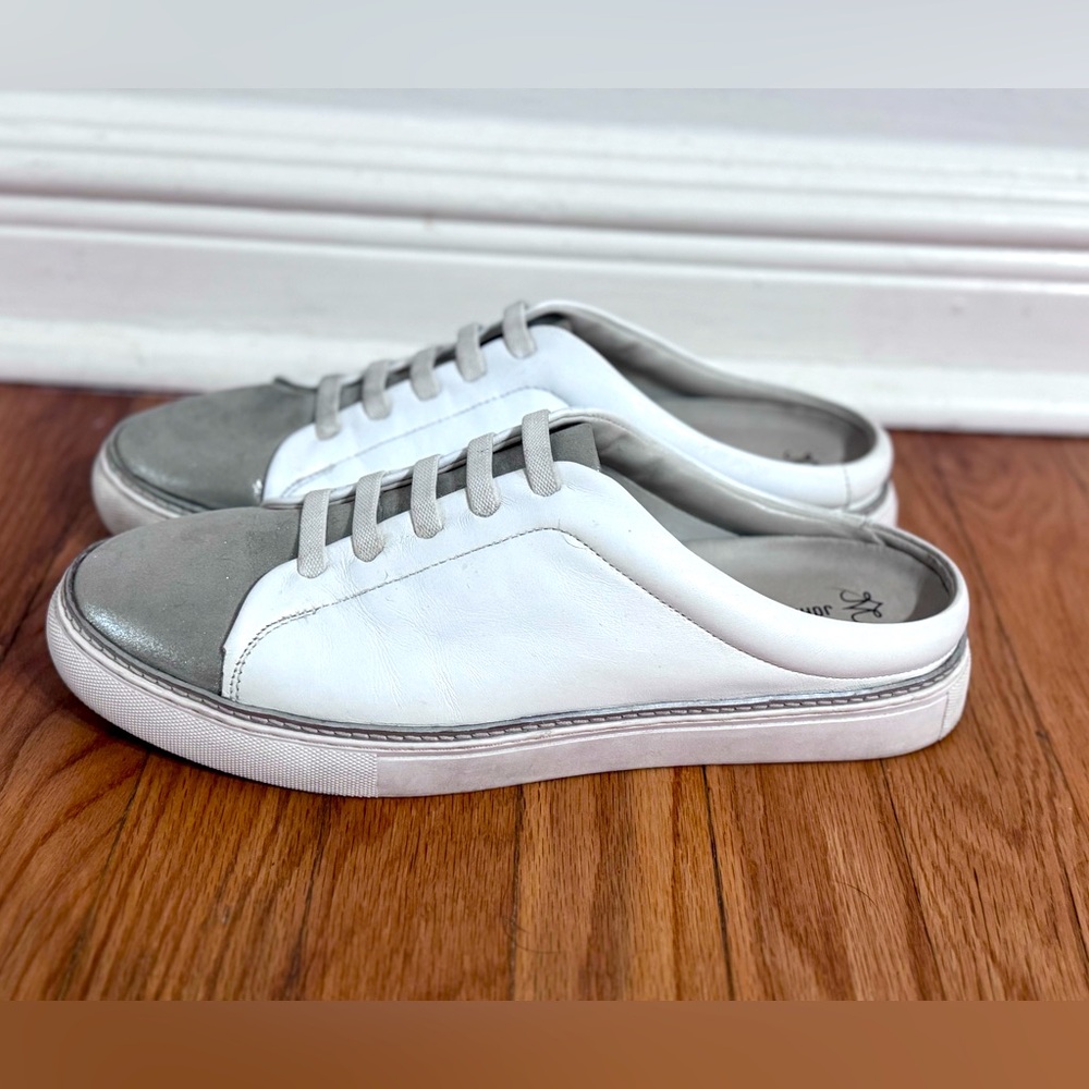 Johnston & Murphy Truefoam slip on white tennis shoes women’s size 11M